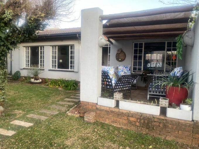 2 Bedroom Sectional Title for Sale For Sale in Meyerton - MR640046