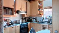 Kitchen - 17 square meters of property in Glenvista