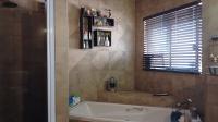 Main Bathroom - 13 square meters of property in Glenvista