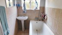 Bathroom 1 - 7 square meters of property in Grosvenor