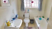 Bathroom 1 - 5 square meters of property in Kloof 