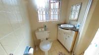 Main Bathroom - 4 square meters of property in Kloof 