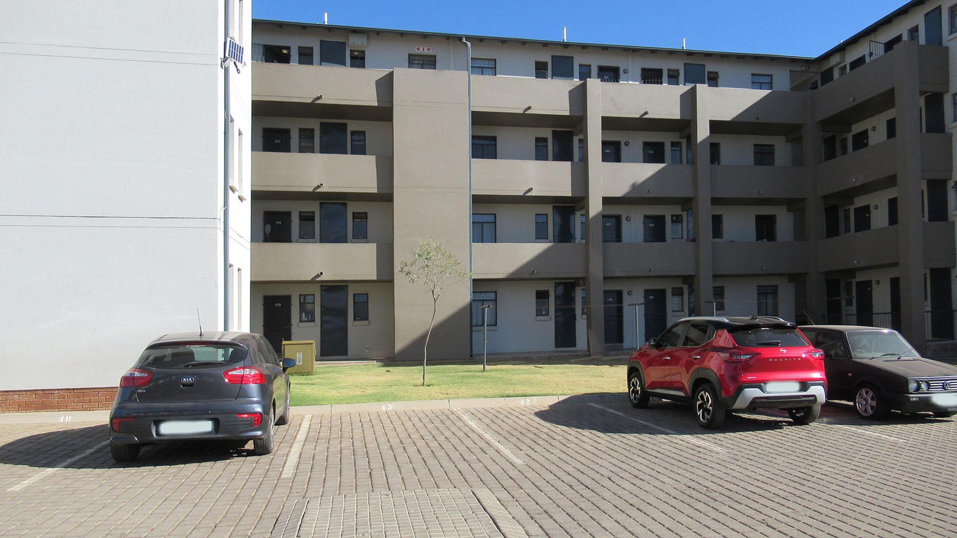 Front View of property in Fleurhof