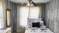 Main Bedroom - 11 square meters of property in Pinetown 