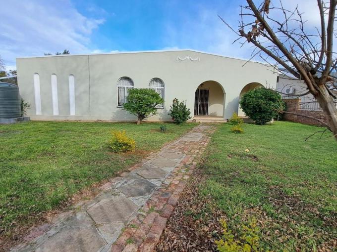 4 Bedroom House for Sale For Sale in Oudtshoorn - MR640224