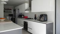 Kitchen - 17 square meters of property in Amorosa