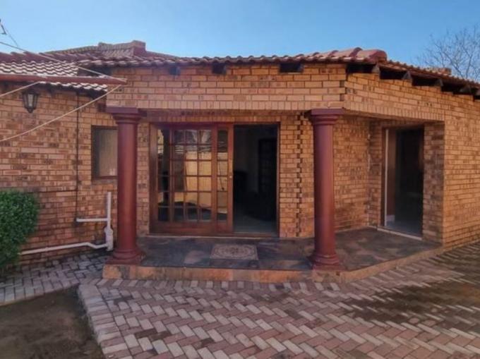 3 Bedroom House to Rent in Middelburg - MP - Property to rent - MR640305