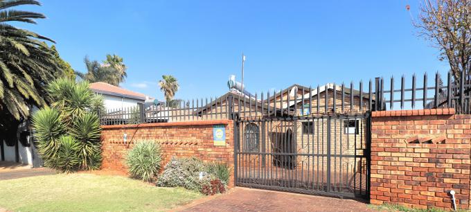 4 Bedroom House for Sale For Sale in Lenasia South - MR640535