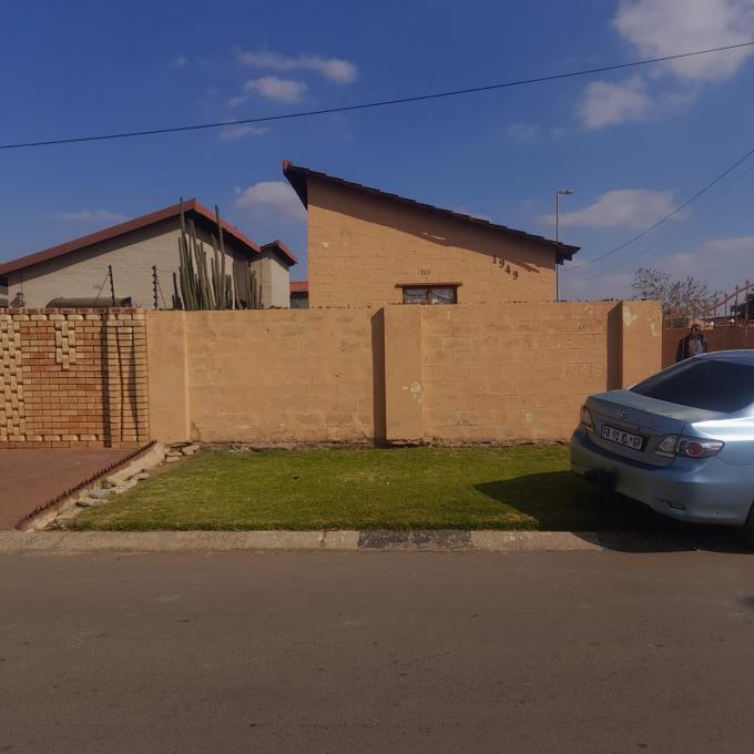 2 Bedroom House for Sale For Sale in Molapo - MR640562