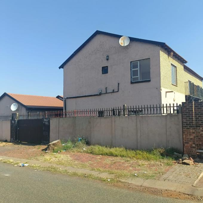 6 Bedroom House for Sale For Sale in Lenasia - MR640614