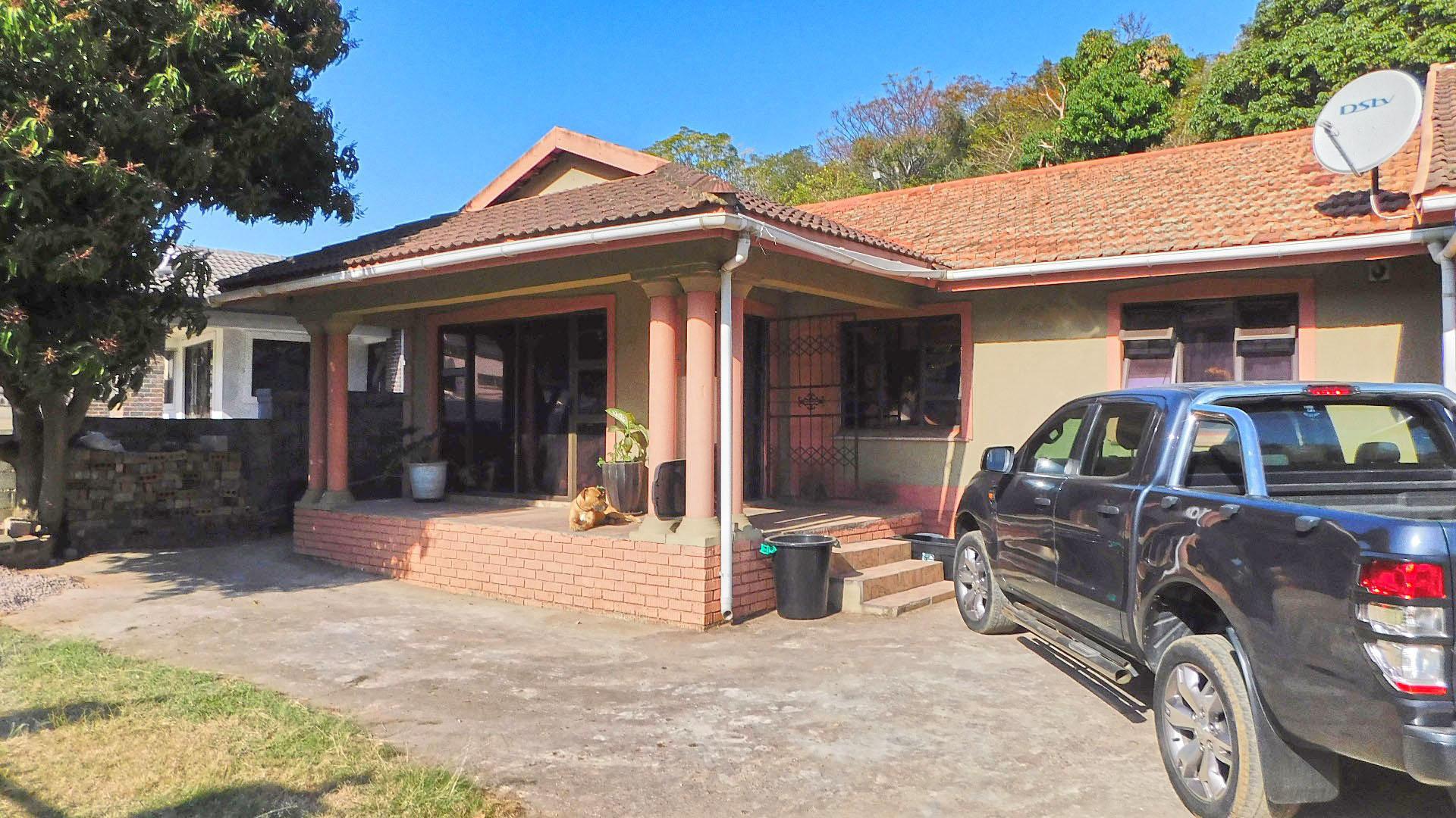 Front View of property in Montclair (Dbn)