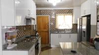 Kitchen - 11 square meters of property in Montclair (Dbn)