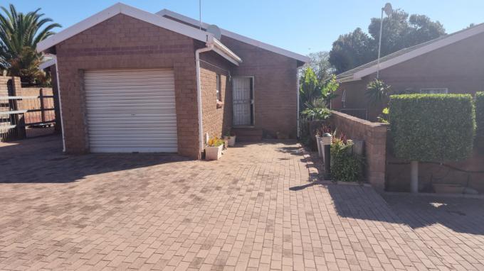 2 Bedroom House for Sale For Sale in Vredenburg - MR640699