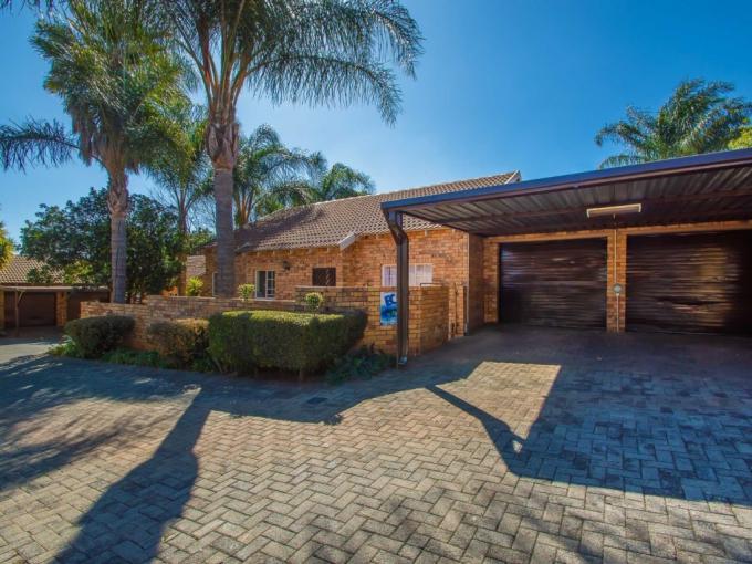 3 Bedroom Simplex for Sale For Sale in Weltevreden Park - MR640855