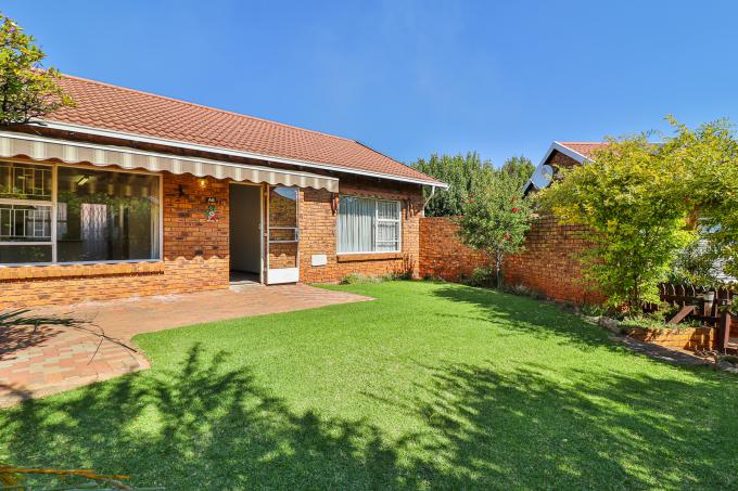 2 Bedroom Sectional Title for Sale For Sale in Edenvale - MR640951