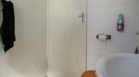 Bathroom 1 - 5 square meters of property in Mindalore