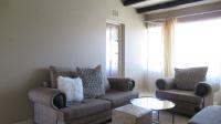 Lounges - 22 square meters of property in Mindalore