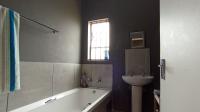 Bathroom 1 - 6 square meters of property in Riverside View