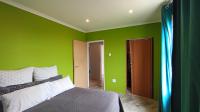 Main Bedroom - 13 square meters of property in Riverside View