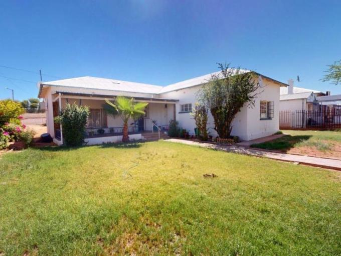 4 Bedroom House for Sale For Sale in Upington - MR641076