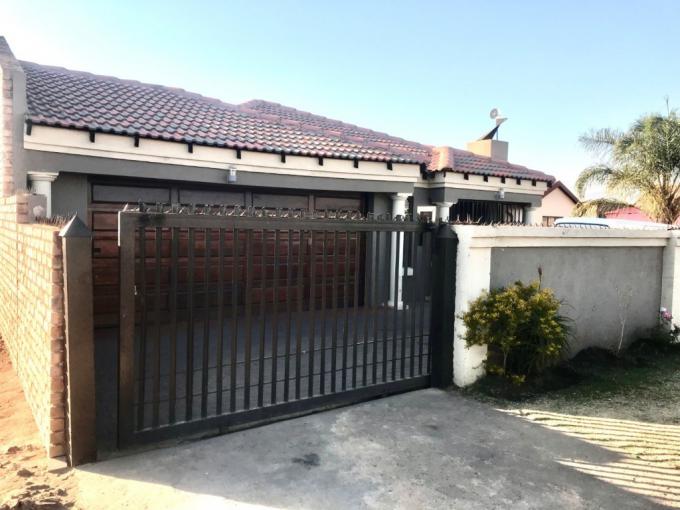 4 Bedroom House for Sale For Sale in Soshanguve - MR641145