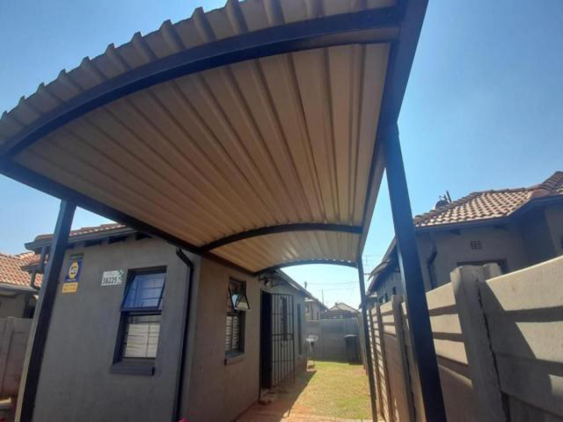 Front View of property in Protea Glen