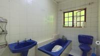 Bathroom 1 - 6 square meters of property in Clarendon