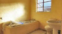 Bathroom 1 - 14 square meters of property in South Hills