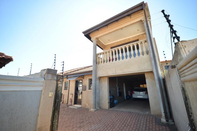 4 Bedroom House for Sale For Sale in Protea Glen - MR641382