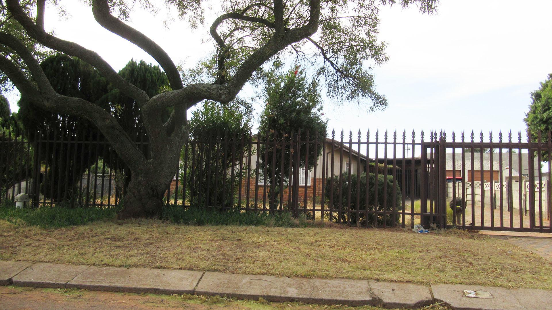 Front View of property in Witpoortjie