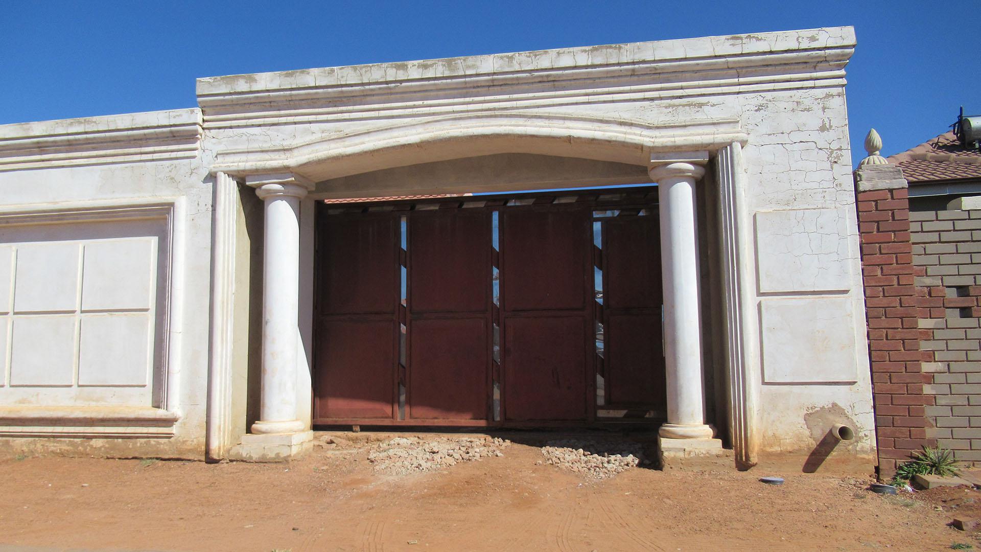 Front View of property in Lehae