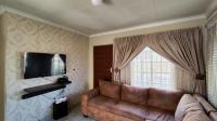 Lounges - 14 square meters of property in Palm Ridge