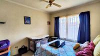 Main Bedroom - 15 square meters of property in Sherwood Gardens