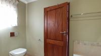 Main Bathroom - 7 square meters of property in Menlo Park