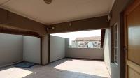 Balcony - 47 square meters of property in Erand Gardens