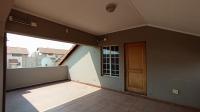 Balcony - 47 square meters of property in Erand Gardens