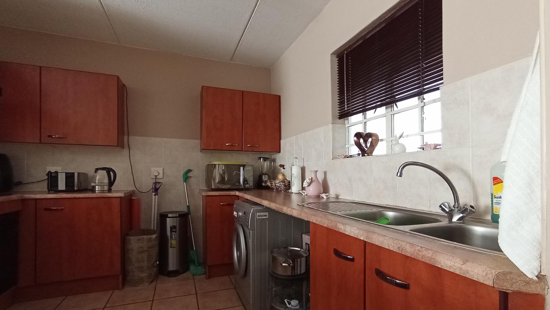 Kitchen - 14 square meters of property in Dainfern