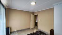 Main Bedroom - 18 square meters of property in Pomona