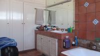 Main Bathroom - 13 square meters of property in Strathavon