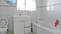 Bathroom 1 - 9 square meters of property in Ferndale - JHB