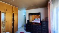 Main Bedroom - 17 square meters of property in Spruitview