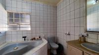 Bathroom 1 - 8 square meters of property in Visagiepark