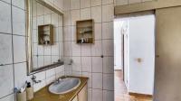 Bathroom 1 - 8 square meters of property in Visagiepark