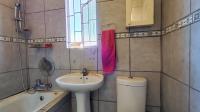 Bathroom 1 - 5 square meters of property in Vanderbijlpark