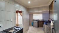 Kitchen - 27 square meters of property in Buurendal 