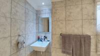 Main Bathroom - 9 square meters of property in Buurendal 