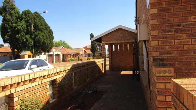 7 Bedroom Freehold Residence for Sale For Sale in Lenasia South - Private Sale - MR641772