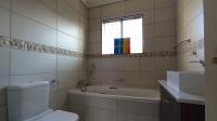 Main Bathroom - 7 square meters of property in Northgate (JHB)