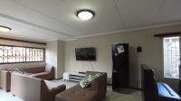 Lounges - 25 square meters of property in Northgate (JHB)