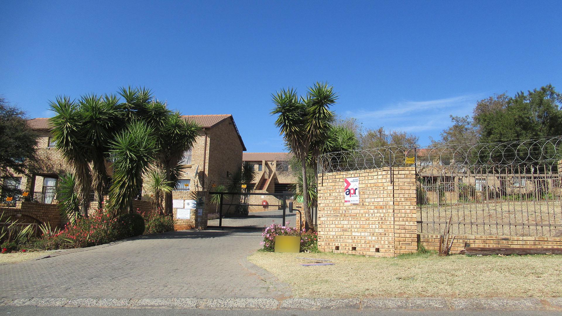 Front View of property in Amorosa